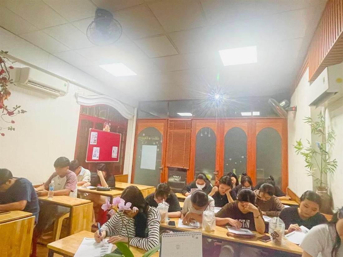 Buổi học tối tại lớp